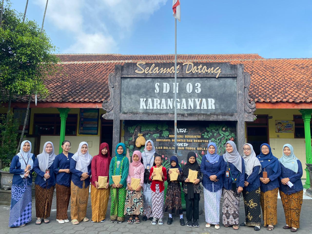 Semarak Hari Kartini di SDN 03 Karanganyar: Dari Pentas Seni Hingga Balutan Baju Adat